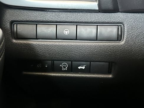 Used 2024 Nissan Rogue SV AWD/4WD image 30