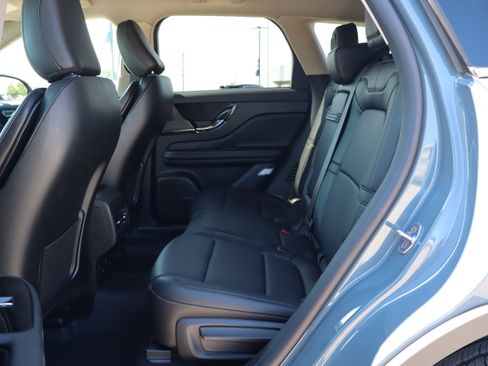 Used 2025 Lincoln Corsair Reserve AWD/4WD image 10