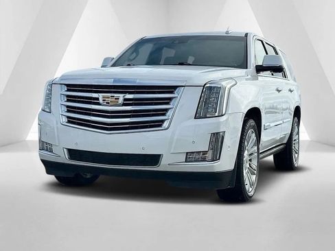 Used 2020 Cadillac Escalade Platinum image 3