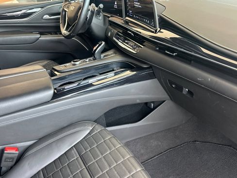 Certified 2024 Cadillac Escalade ESV V w/ LPO, ONYX Package AWD/4WD image 18