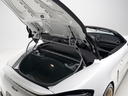 Used 2020 Porsche 718 Boxster Spyder RWD image 53
