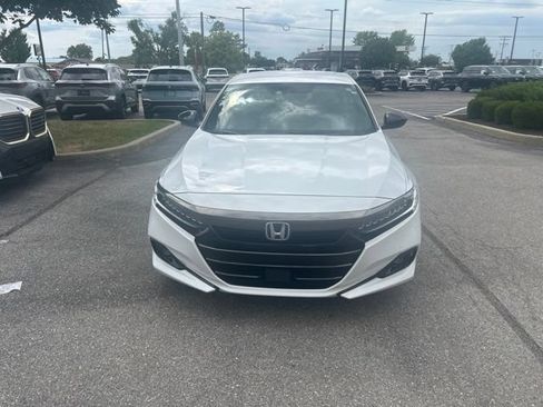Used 2022 Honda Accord Sport image 2