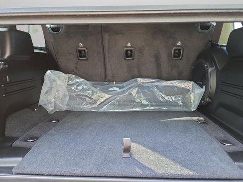 Used 2024 Jeep Wrangler Unlimited Rubicon w/ XTREMEE 35" Tire Package image 30