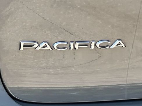 Used 2025 Chrysler Pacifica Select FWD image 50