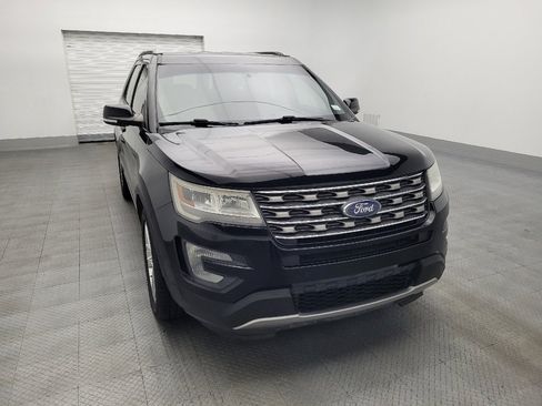 Used 2016 Ford Explorer XLT w/ Equipment Group 202A image 14