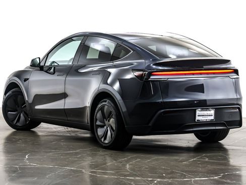 Used 2026 Tesla Model Y Long Range image 12