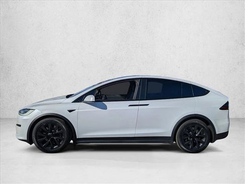 Used 2023 Tesla Model X image 9