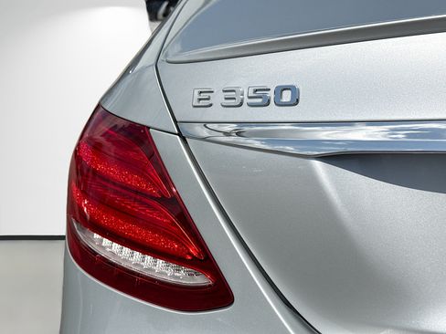 Used 2020 Mercedes-Benz E 350 Sedan image 10