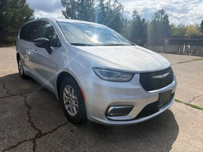 Used 2024 Chrysler Pacifica Touring-L