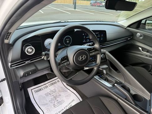 Certified 2024 Hyundai Elantra SEL image 13