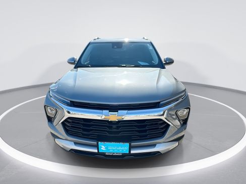 Used 2025 Chevrolet TrailBlazer LT w/ Convenience Package AWD/4WD image 3