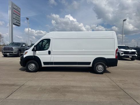 New 2025 RAM ProMaster 2500 w/ Convenience Group FWD image 2