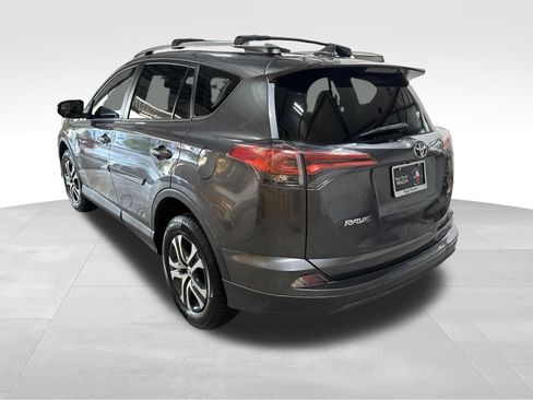 Used 2018 Toyota RAV4 LE FWD image 7