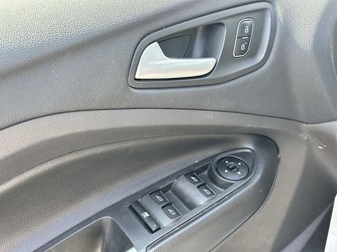 Used 2018 Ford Escape SE FWD image 16