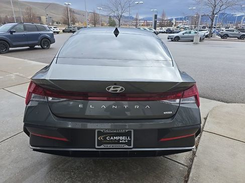 Used 2025 Hyundai Elantra Limited FWD image 5