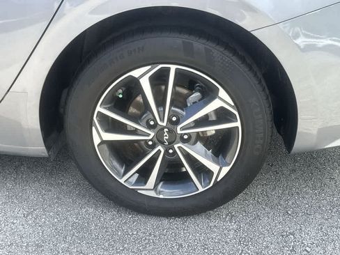 Used 2024 Kia Forte LXS w/ LXS Technology Package FWD image 10