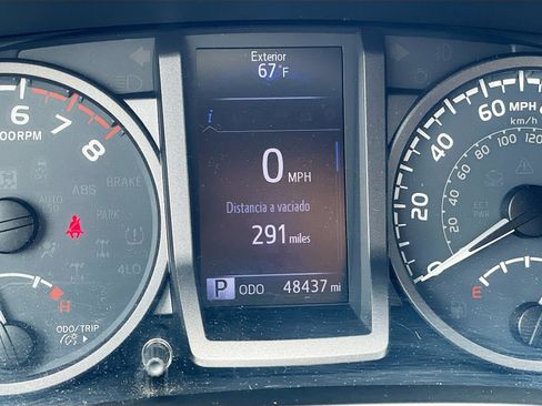Used 2017 Toyota Tacoma TRD Sport w/ Tow Package RWD image 8