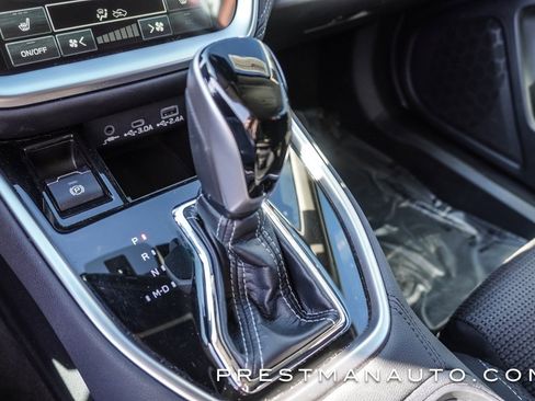 Used 2025 Subaru Outback Premium image 40