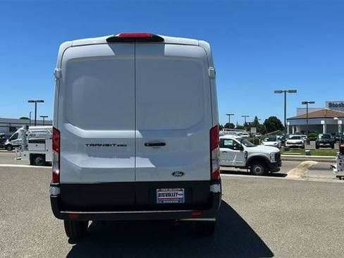New 2026 Ford Transit 250 148 Medium Roof w/ Load Area Protection Package RWD image 4