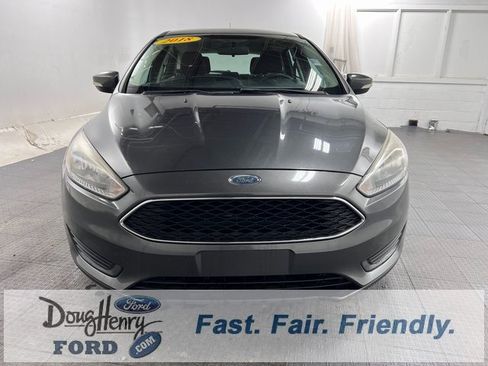 Used 2017 Ford Focus SE image 2