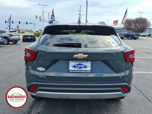 Used 2025 Chevrolet Trax LT FWD image 6
