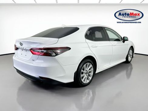 Used 2021 Toyota Camry LE image 2