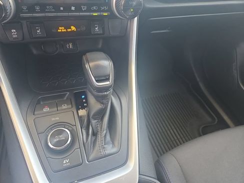 Used 2023 Toyota RAV4 SE w/ Convenience Package AWD/4WD image 18