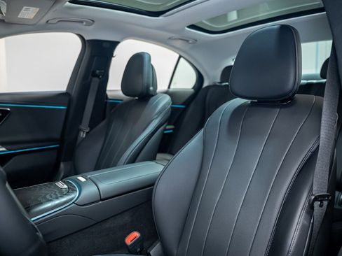 Used 2024 Mercedes-Benz E 350 4MATIC Sedan w/ Driver Assistance Package image 32