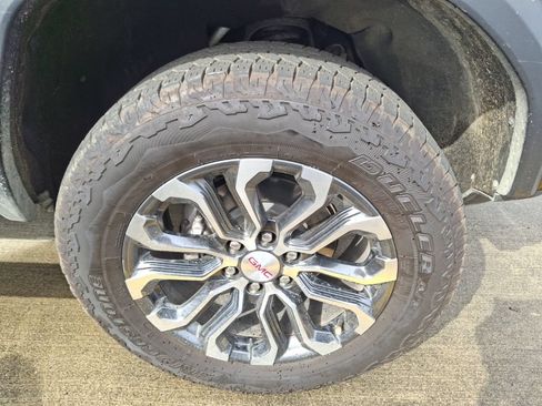 Used 2024 GMC Canyon Denali AWD/4WD image 4