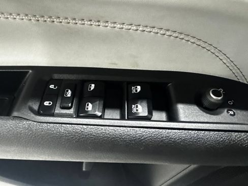 Used 2023 Jeep Compass Limited AWD/4WD image 18