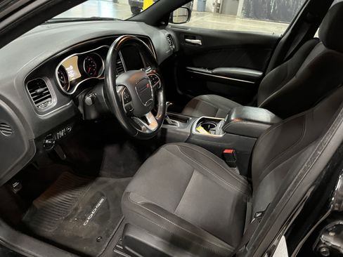 Used 2017 Dodge Charger R/T image 9