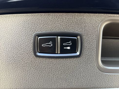 Used 2020 Porsche Macan image 32