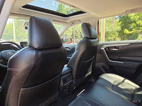 Used 2019 Toyota RAV4 XLE w/ Convenience Package FWD image 23