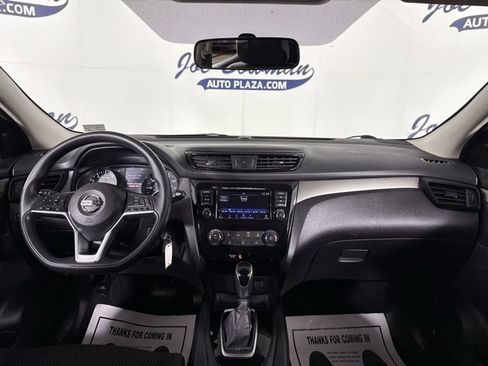 Used 2019 Nissan Rogue Sport S image 2