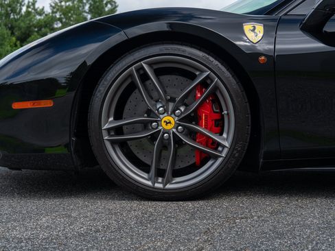 Used 2018 Ferrari 488 GTB RWD image 10