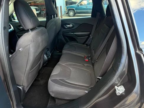 Used 2016 Jeep Cherokee Latitude w/ Comfort/Convenience Group AWD/4WD image 7
