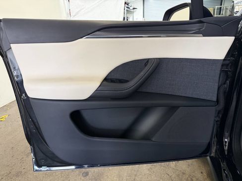 Used 2022 Tesla Model X Plaid image 21