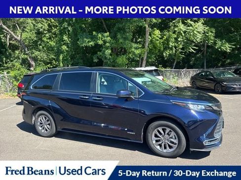 Used 2021 Toyota Sienna XLE AWD/4WD image 4