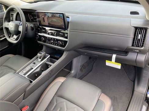 New 2026 Nissan Pathfinder Platinum image 29