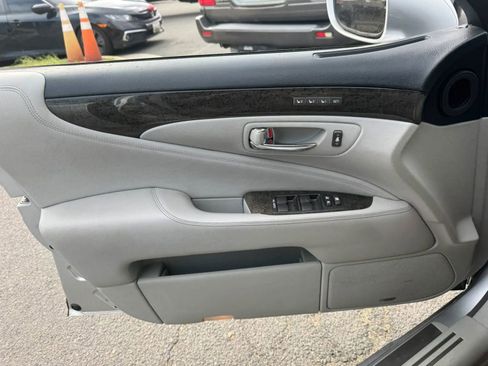 Used 2007 Lexus LS 460 RWD image 18