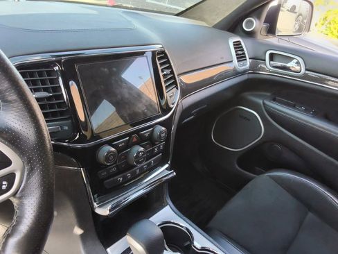 Used 2019 Jeep Grand Cherokee SRT image 17