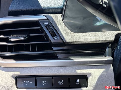 Used 2024 Kia Telluride EX w/ EX Captain's Chair Package AWD/4WD image 30