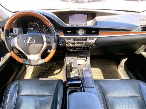 Used 2015 Lexus ES 300h w/ Navigation System Package FWD image 16