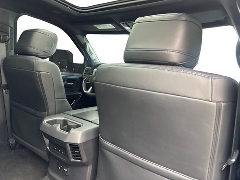 Used 2022 Toyota Tundra Platinum w/ Advanced Package AWD/4WD image 42