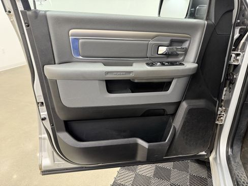 Used 2017 RAM 1500 Classic SLT image 12