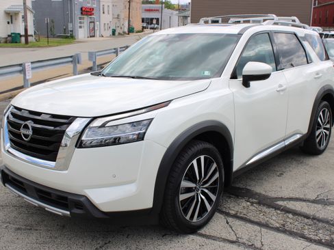 Certified 2023 Nissan Pathfinder Platinum AWD/4WD image 1
