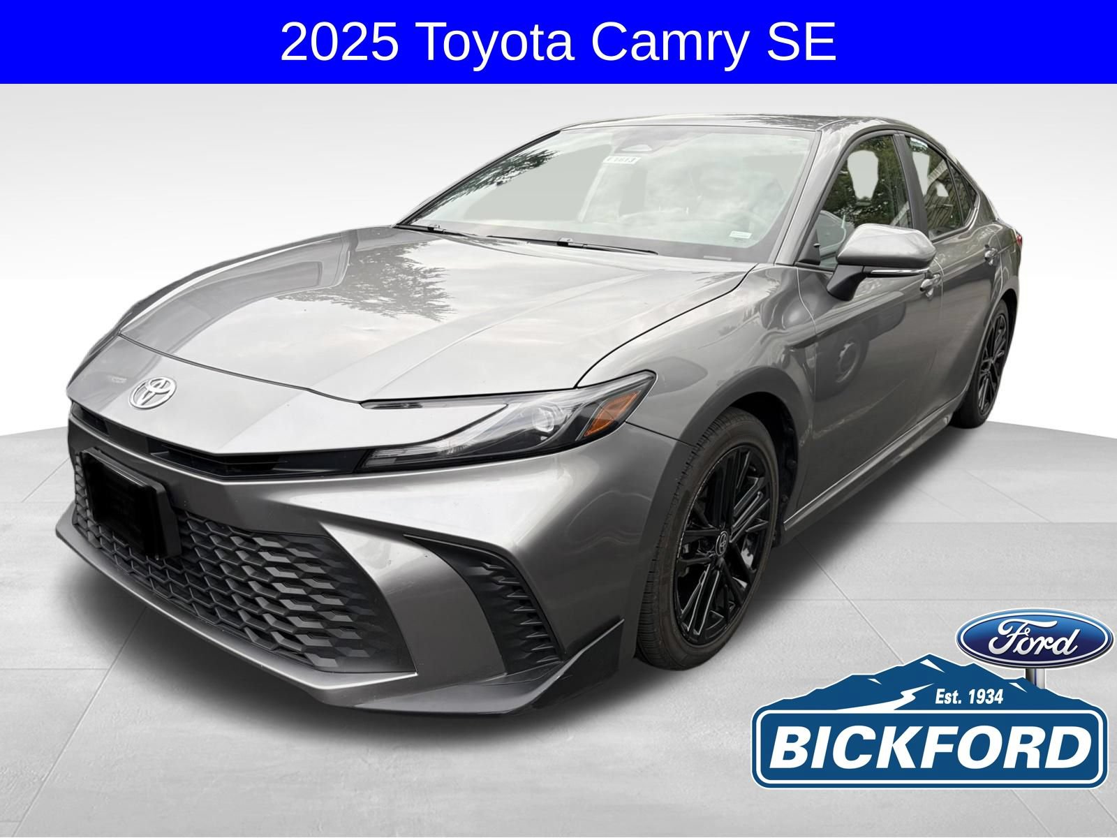 Used 2025 Toyota Camry SE FWD image 1