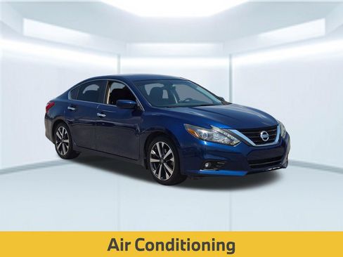 Used 2016 Nissan Altima 2.5 SR w/ LED Appearance Package FWD image 9