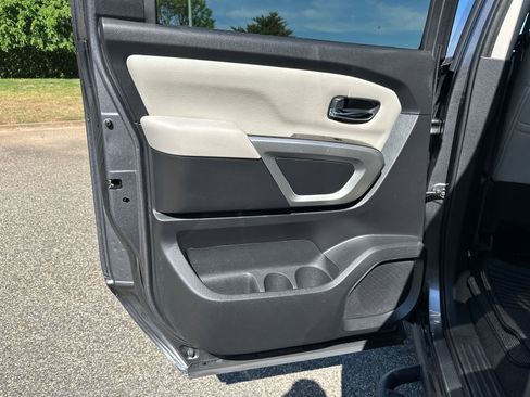 Used 2024 Nissan Titan SV w/ SV Convenience Package image 19