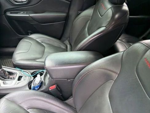 Used 2016 Jeep Cherokee Trailhawk w/ Comfort/Convenience Group AWD/4WD image 10